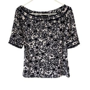 The Limited Blue White Floral Top Shirt Size M Short Sleeve Stretch NWT